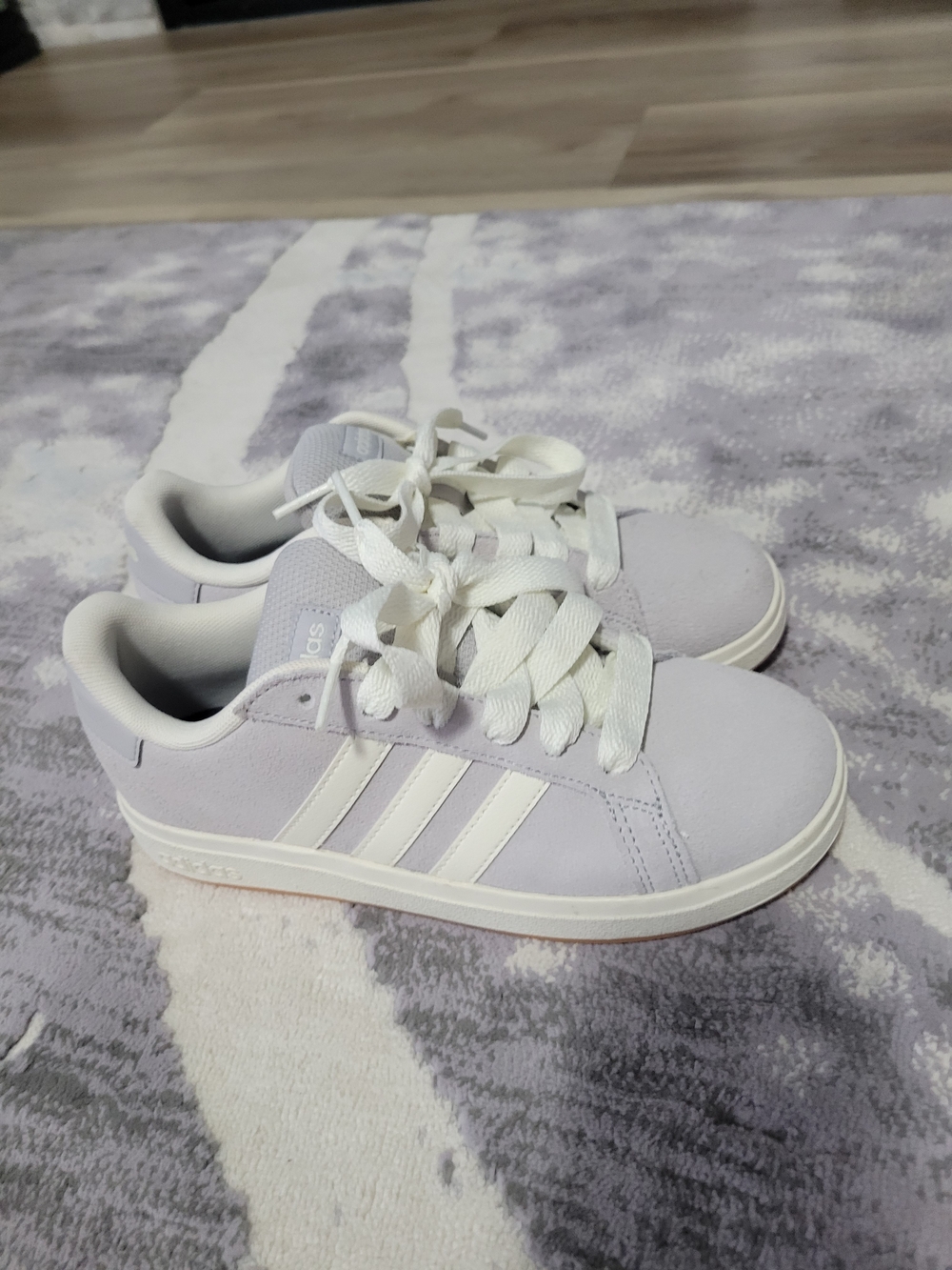 adidas Kids's Grey Sneaker with White Stripes Size 2,5
